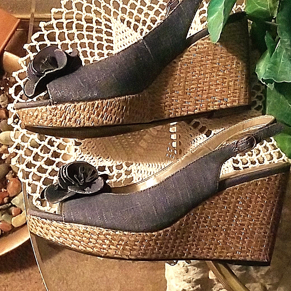 BANDOLINO ESPEDRILLE WEDGE SLING BACKS